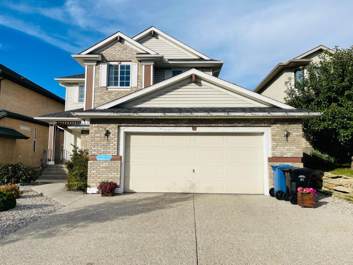 Joe'S Cozy And Quality Place In Calgary Exterior photo